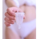 Femme-qui-tient-une-cup-hygiene-feminine-translucide-taille-1-lamazuna Lamazuna Bio sante senior